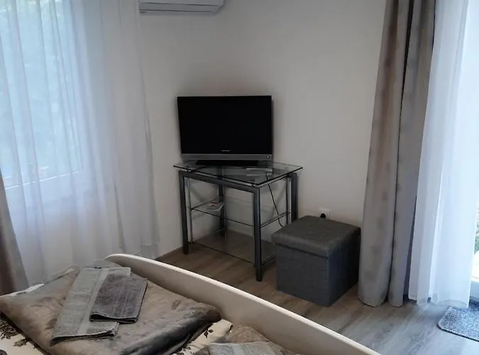 Lisa Vendeghaz דירה